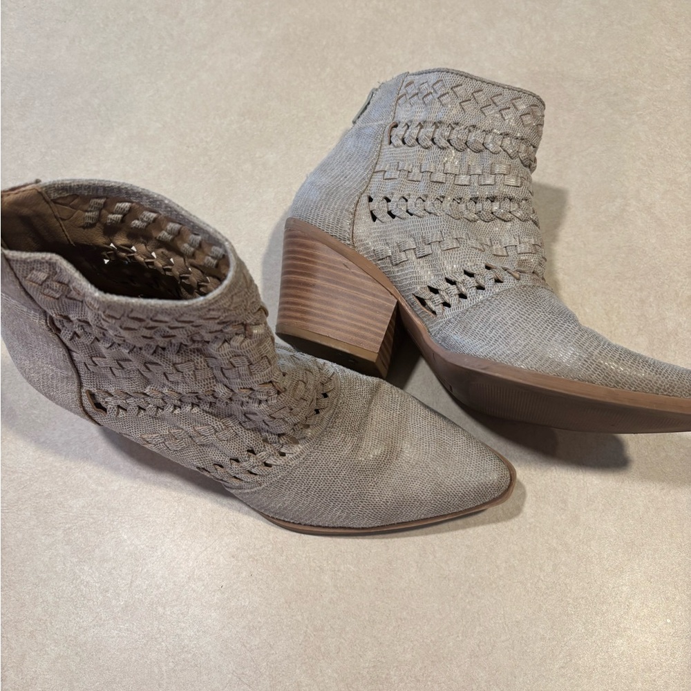 Seven Dials Women's Ankle Boots in Tan